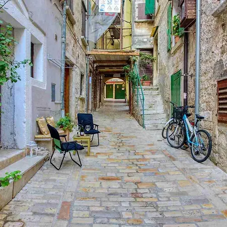 Luna In The Heart Of The Old Town By Irundo *